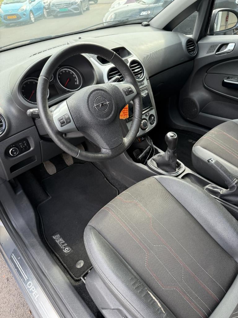 Opel Corsa 1.2 ecoflex selection - airco - stoelverwarming