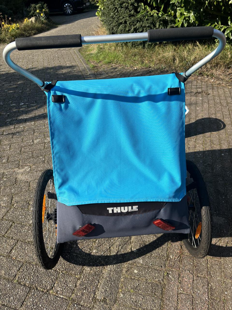 Thule fietskar voor twee kindjes. Ook als wandelwagen te gebruiken.