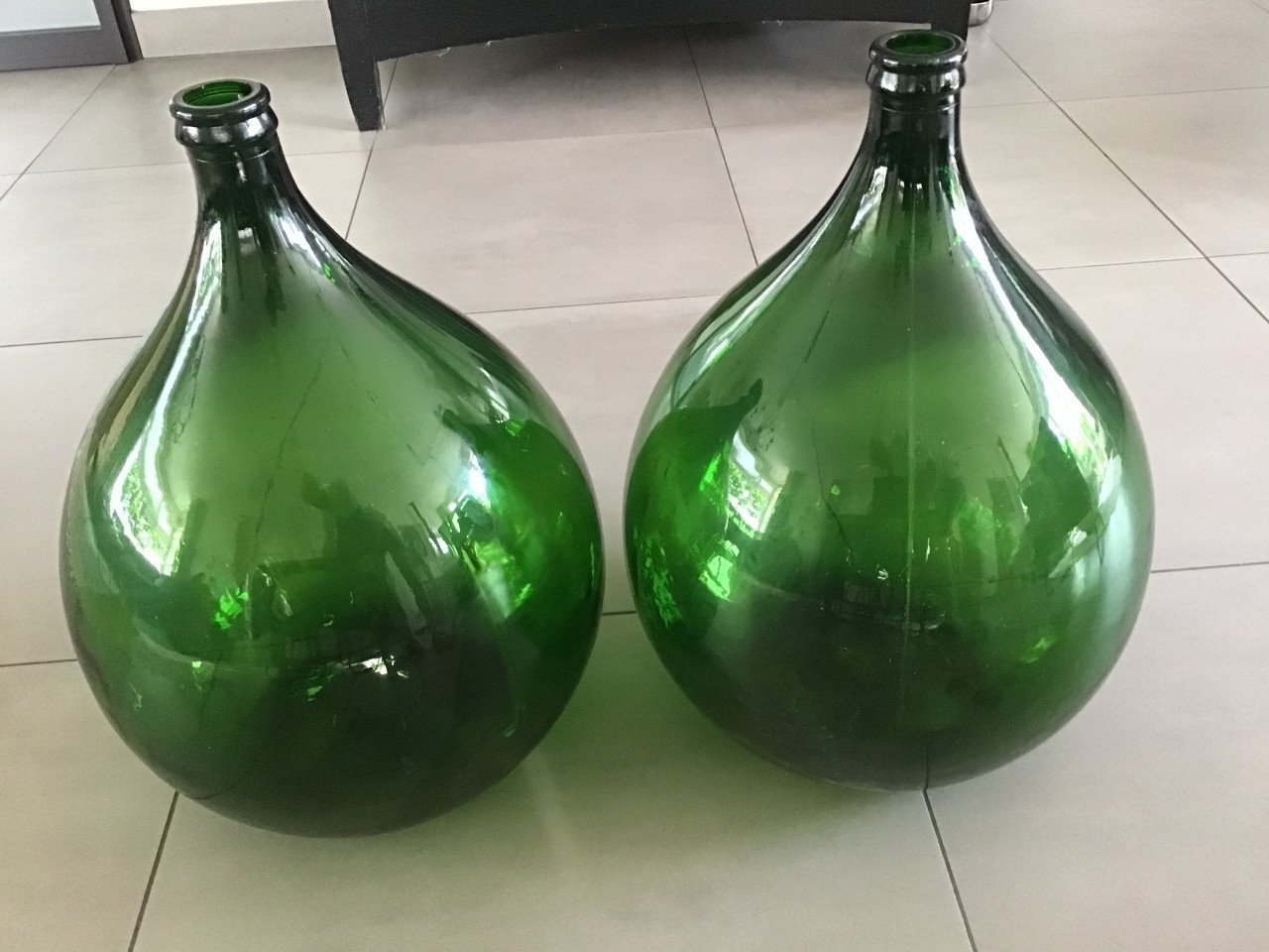2 Grote glazen mandflessen (groen)