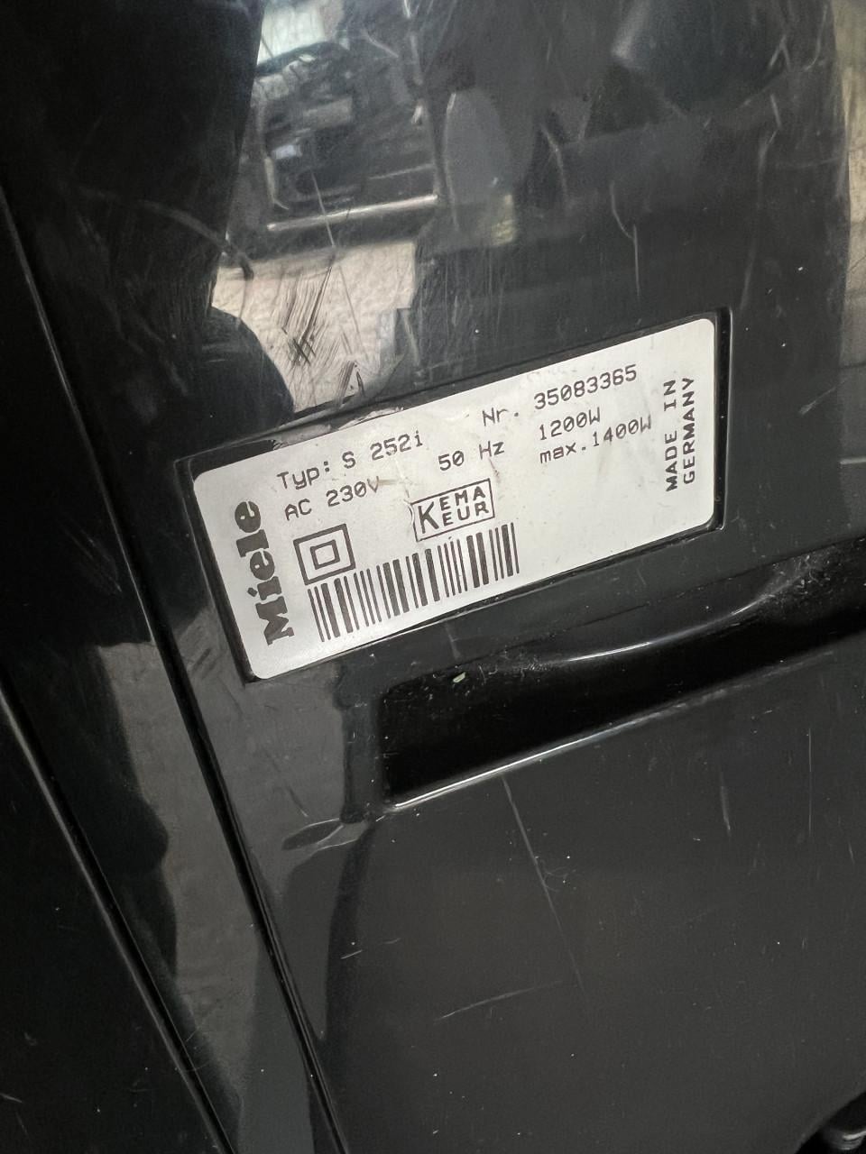 Miele Stofzuiger als nieuw weinig gebruikt compleet met hulpstukken/zakken