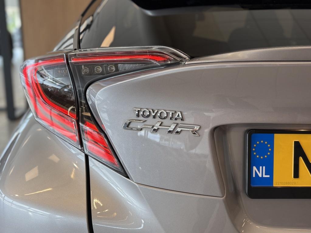 Toyota C-hr 1.8 hybrid executive