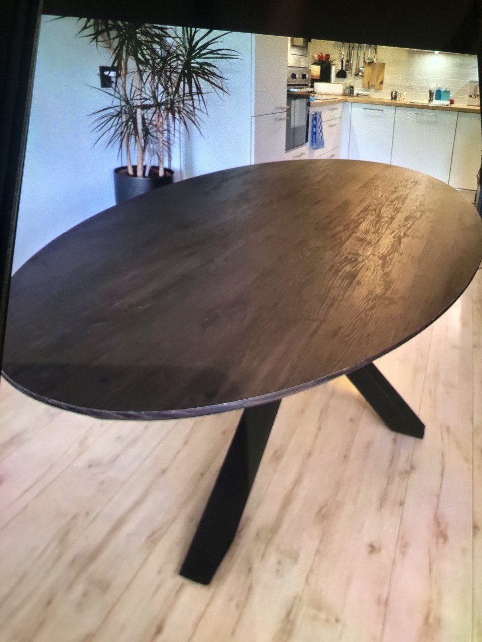 Te koop ovale eettafel donker bruin 230cmx110cm