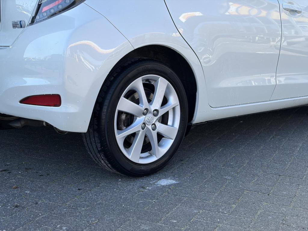 Toyota Yaris 1.5 full hybrid dynamic automaat, camera, panoramadak, navigat