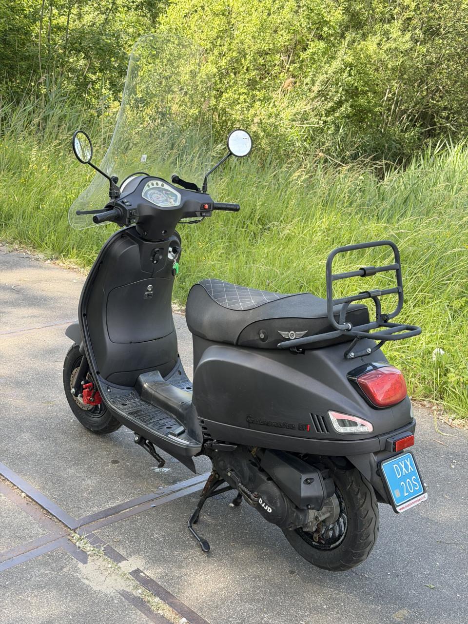DJJD Scooter 2020 4800km 1e Eigenaar LED injectie windscherm
