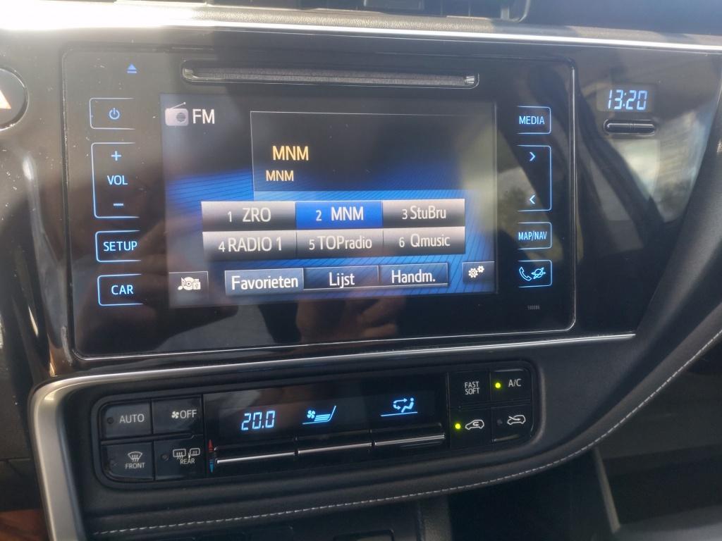 Toyota Auris touring sports 1.8 hybrid | automaat