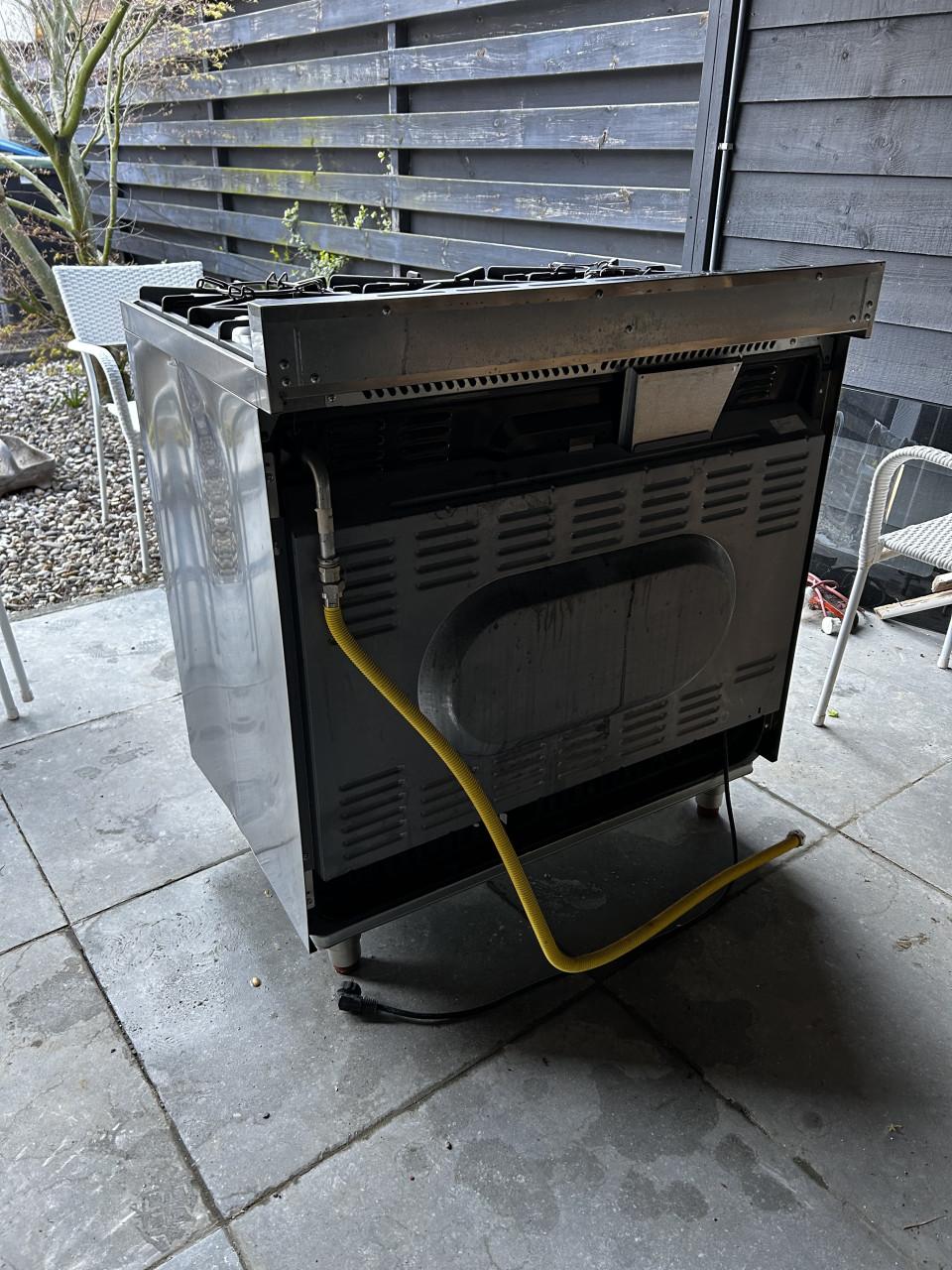 Gasfornuis van Smeg, 6 pitten en grote oven