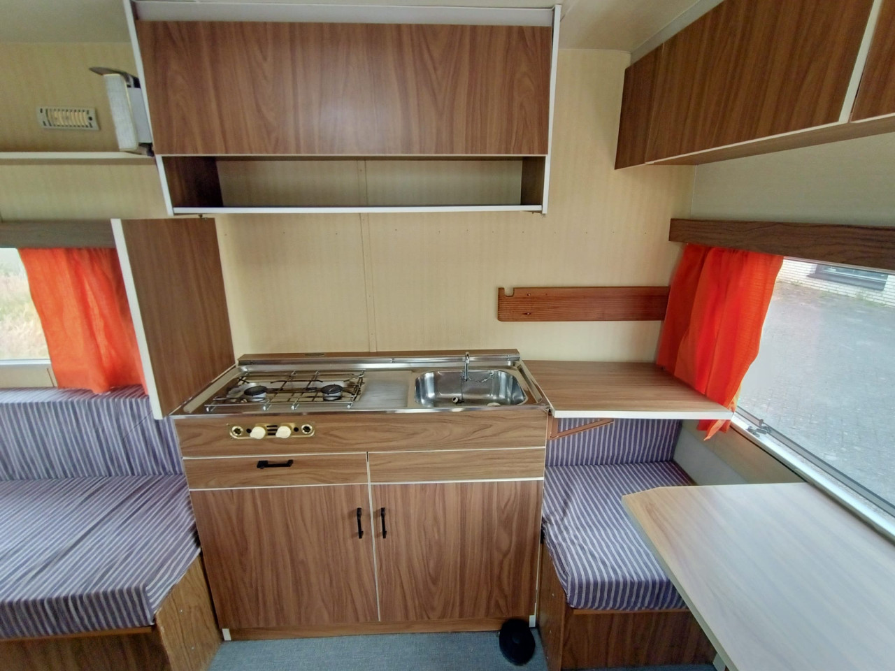 Uniek mooie Retro oldtimer 1974 , Wehl caravan met voortent
