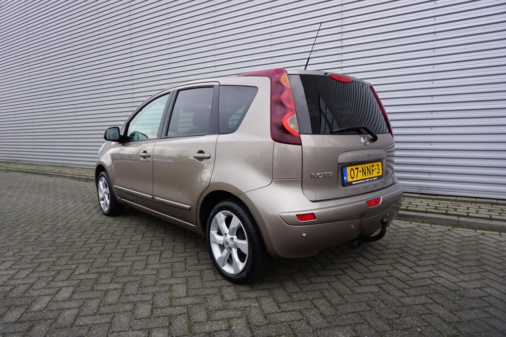 Nissan Note 1.6 tekna airco / navi / cruise / parkeersens. / trekhaak / eek