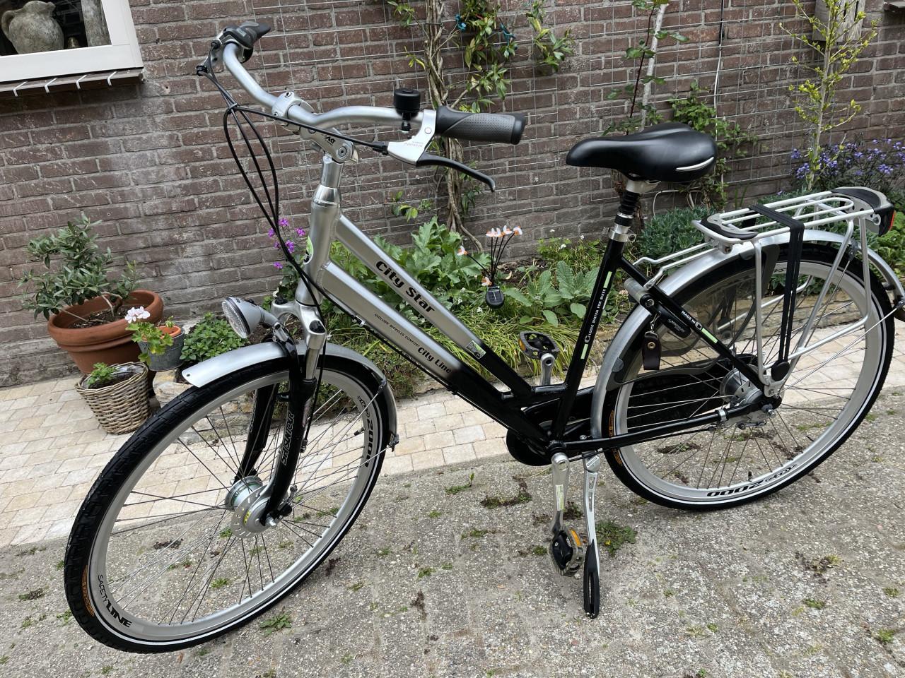 Dames fiets City Star 8 versn trom-rem verlichting Uit de Gazelle familie..