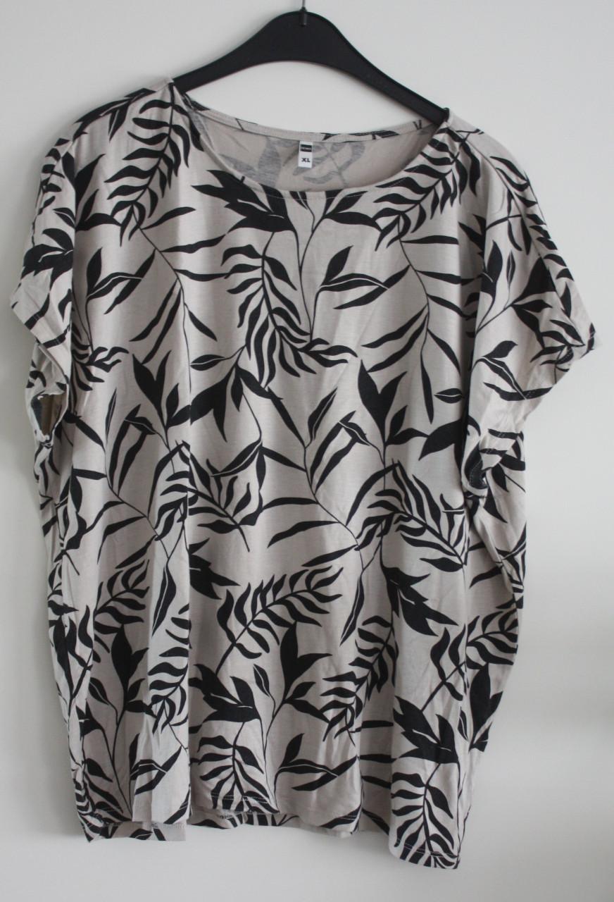 Tshirt wit zwarte bladeren print maat xl