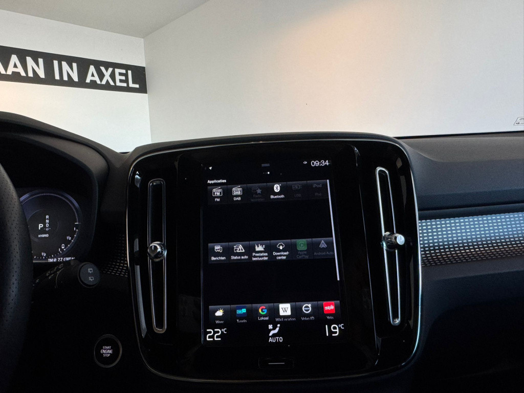 Volvo XC40 1.5 t4 recharge r-design black edition