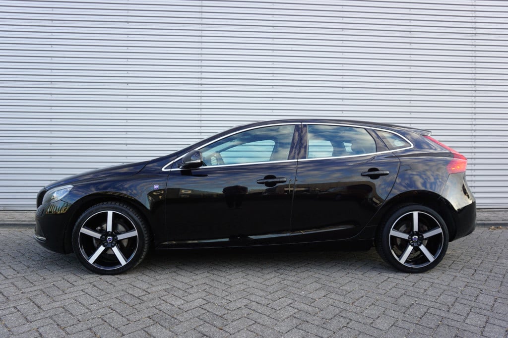 Volvo V40 2.0 d2 ocean race business airco / navi / camera / leder / cruise