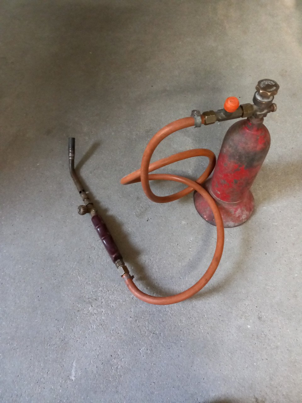 Te koop karweiflesje gas