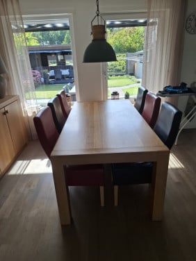 Eettafel met 6 stoelen