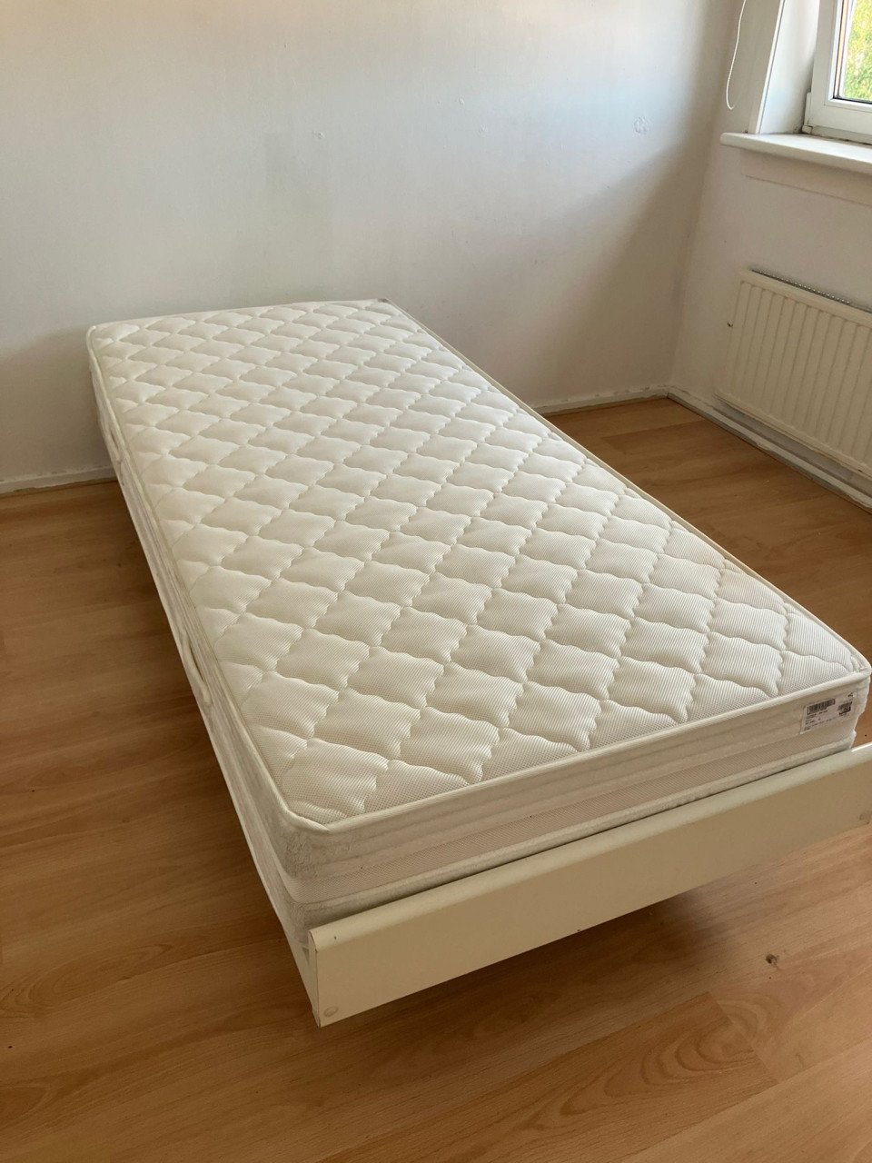 Bed, bedbodem en matras 90x200