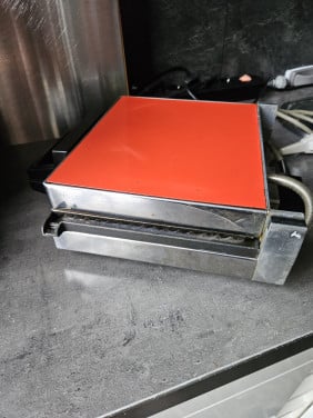 Mooie jaren 70 Tefal Retro Contactgrill in de kleur rood/oranje...