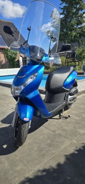 Supermooie Peugeot Kisbee full option 85km en 45km/h