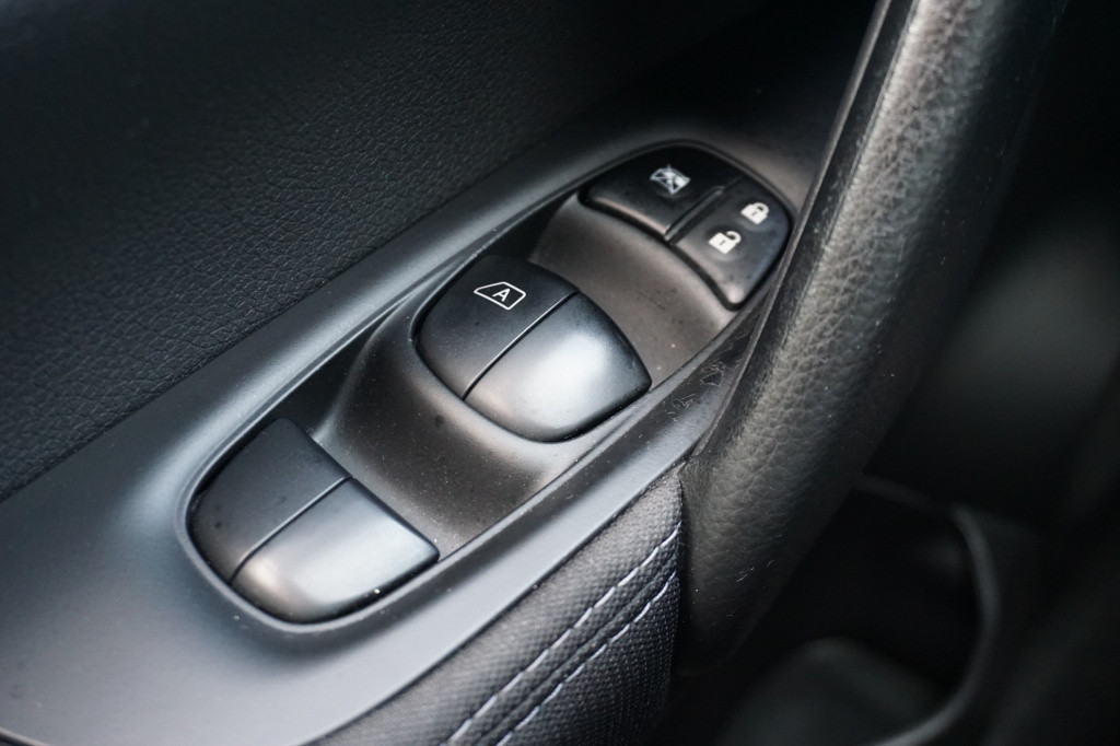 Nissan Qashqai 1.2 connect edition automaat climate / navi / 360 camera / c