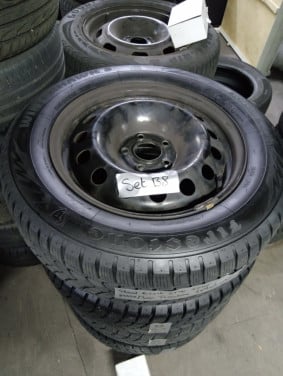 Setnr B8 winterbanden Fiat 500X, Jeep, Opel Firestone