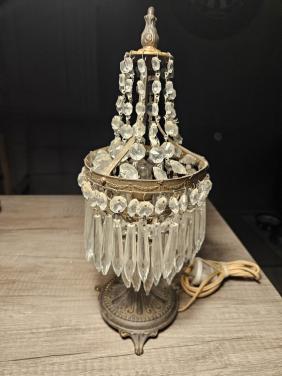 Prachtige antieke kristallen tafellamp met kralen en pegels