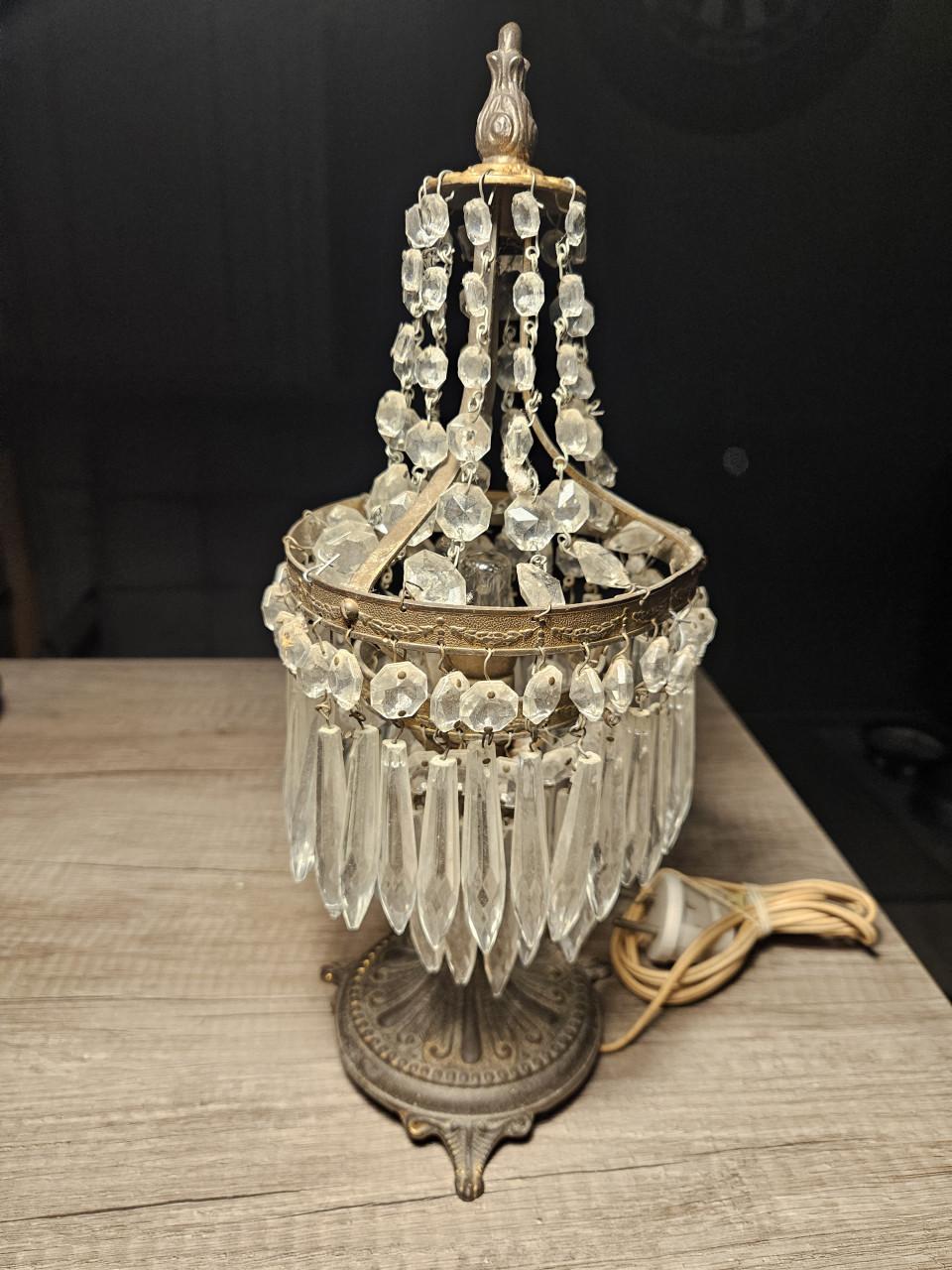 Prachtige antieke kristallen tafellamp met kralen en pegels