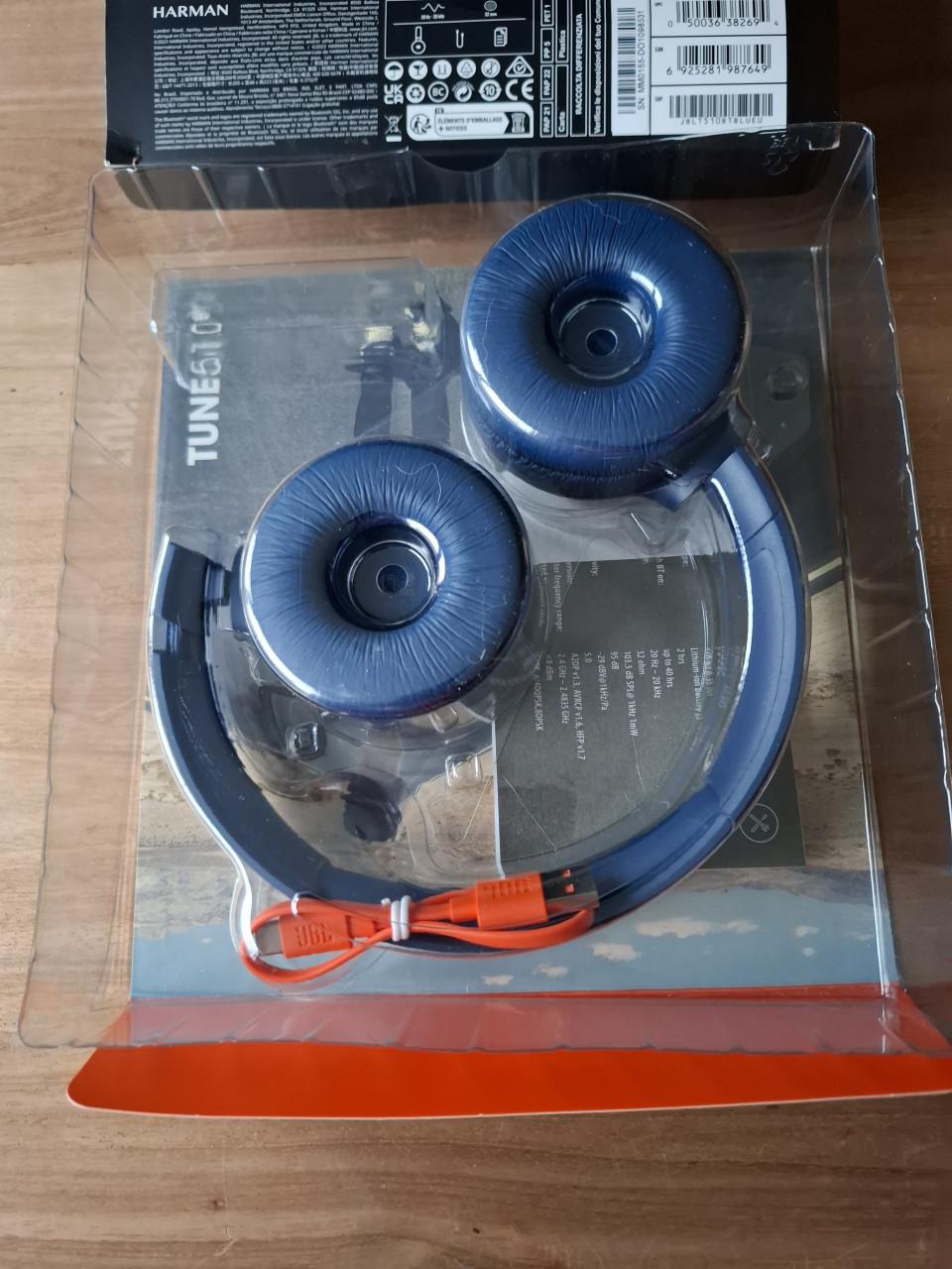 JBL draadloze koptelefoon. Tune 510BT Pure Bass. Blauw. Nieuw.