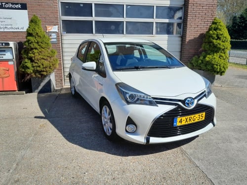 Toyota Yaris 1.5 hybrid dynamic --verkocht--