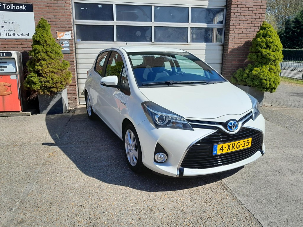 Toyota Yaris 1.5 hybrid dynamic --verkocht--