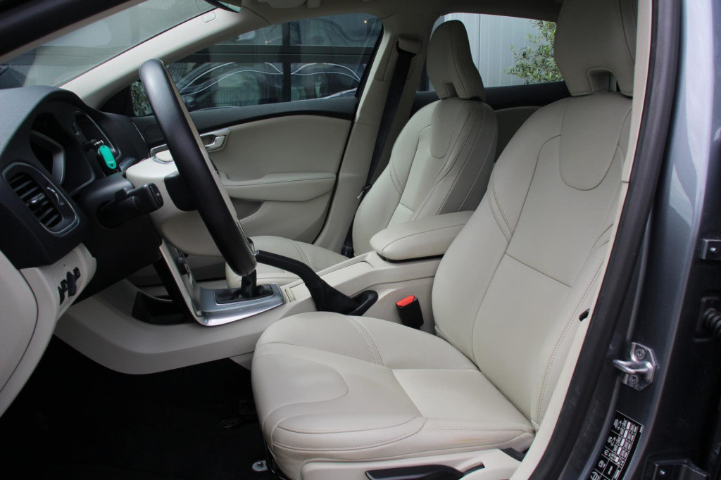 Volvo V40 2.0 t2 inscription - 122pk - leder - 17inch - navi - full led - c