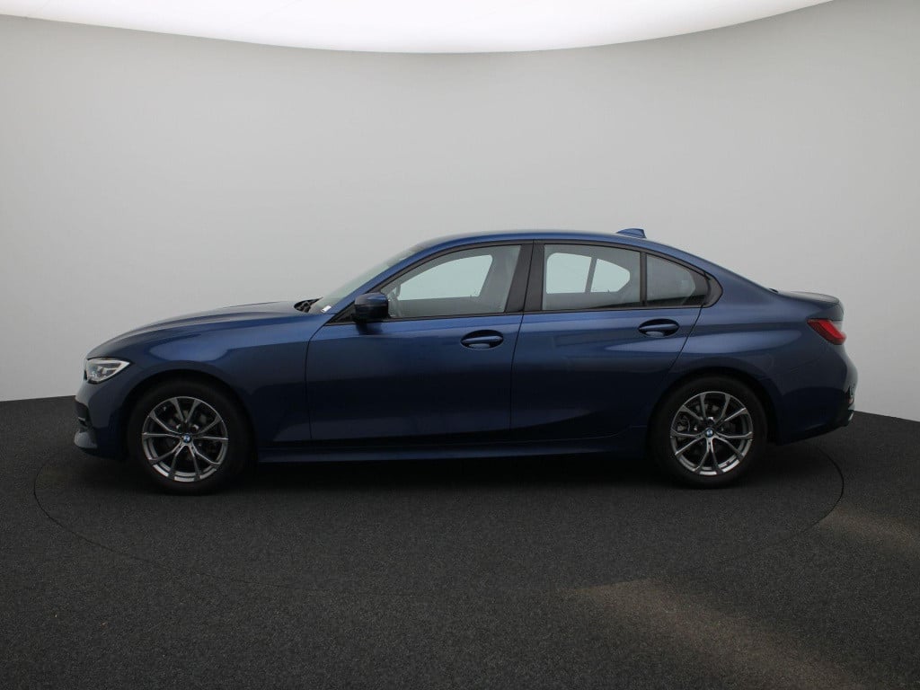 BMW 3-serie 318i business edition | automaat | lmv | half leder | virtual c