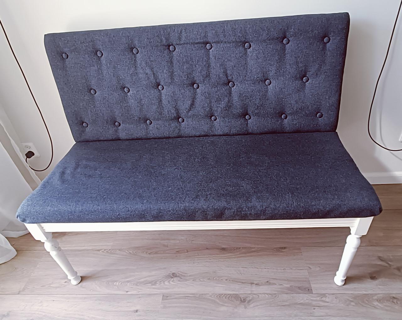 2 EETKAMERSTOELEN en een BANK