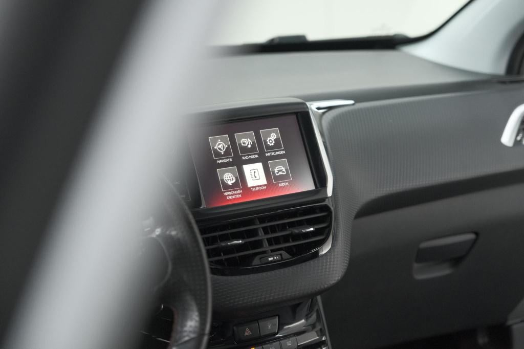 Peugeot 2008 puretech 110 eat6 gt | trekhaak | camera | panoramadak | apple