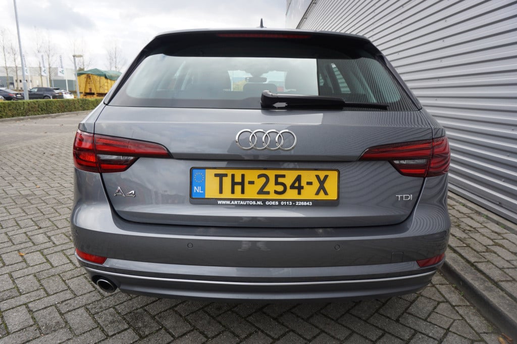 Audi A4 avant 2.0 tdi sport lease edition climate / navi / cruise / parkeer