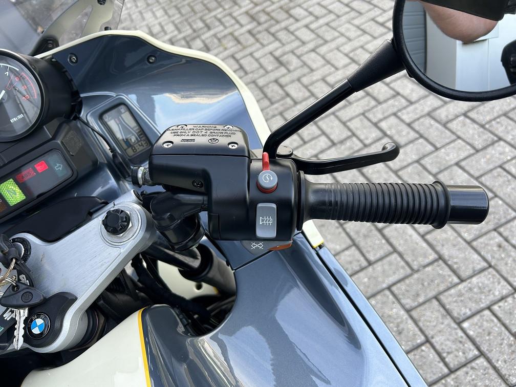 Puntgave BMW R1150RS uit 2003 met slechts 50dkm, kofferset etc, €2250,-