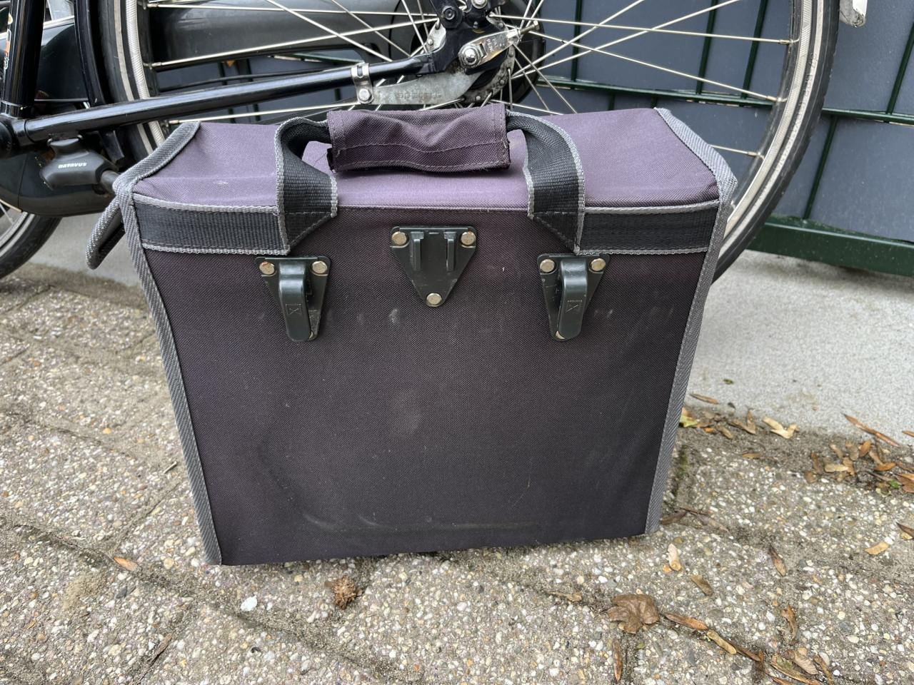 Fietstas enkel met fietspompje