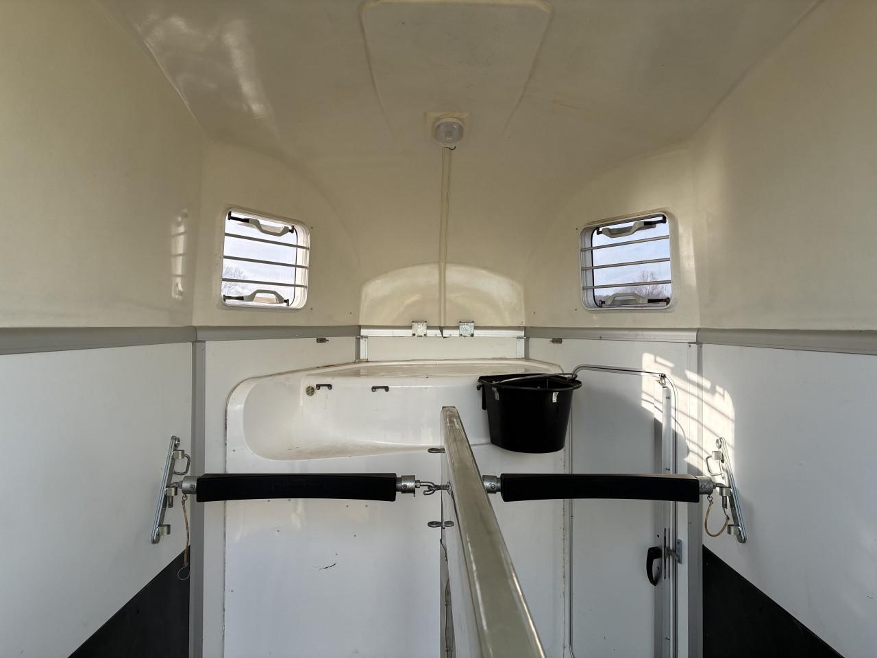 2 paards Humbaur Balios met zadelkamer en alubicomp bodem