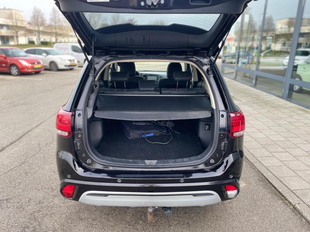 Mitsubishi Outlander 2.4 phev intense+