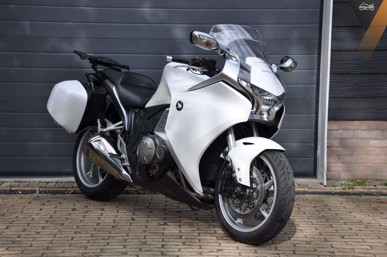 Honda VFR 1200 F ABS Zeer complete en nette motor! 180 PK