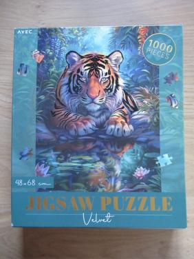 Mooie leuke volledige puzzel van 1000 stukjes, zo goed als nieuw.