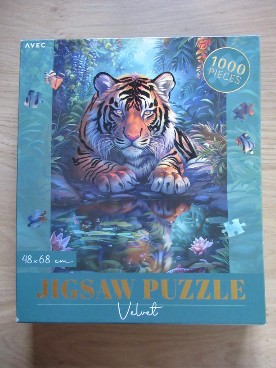 Mooie leuke volledige puzzel van 1000 stukjes, zo goed als nieuw.