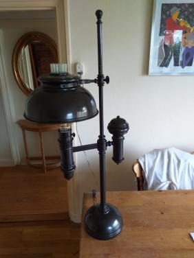 """MOOIE TAFELLAMP KAN OOK ALS VERDAMPER GEBRUIKT WORDEN""