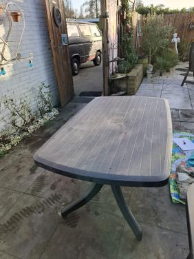 Ruilen tuinset voor strand tafel en twee stoeltjes