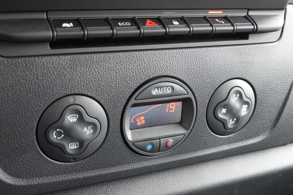 Renault Master t33 2.3 dci 135 l2h2 met laadklep