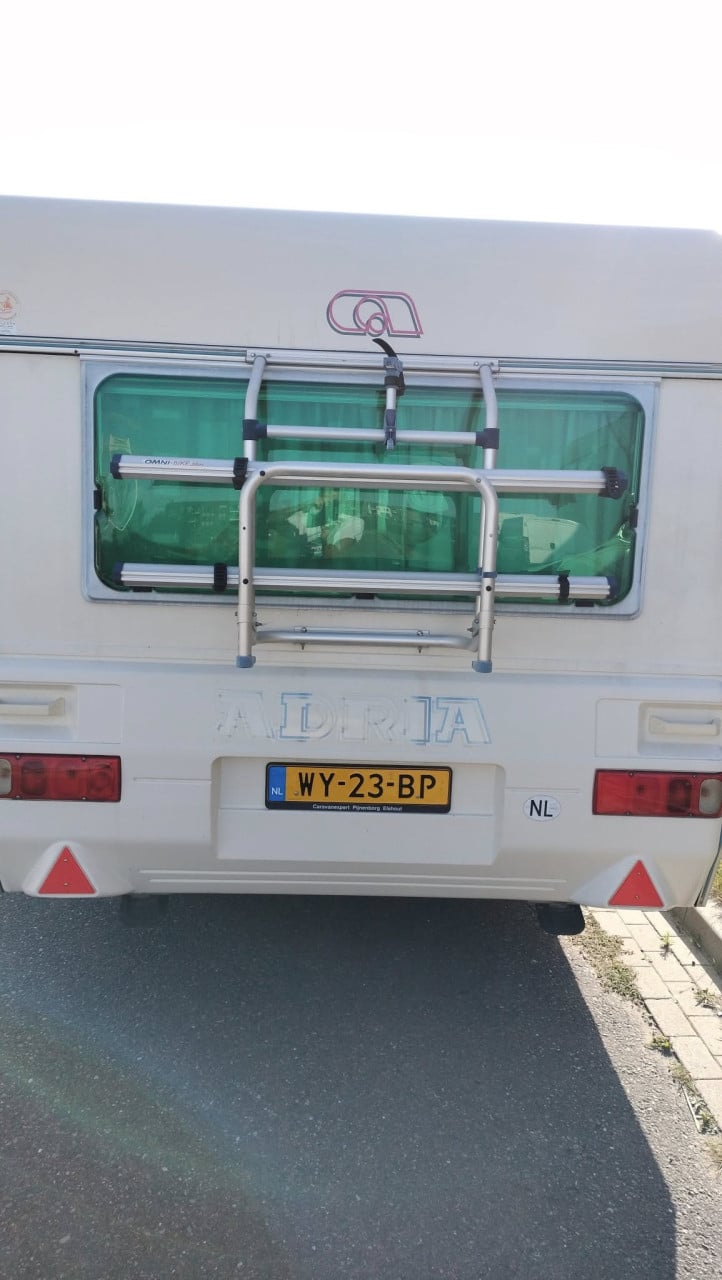 Adria Unica 431 met voortent en luifel en uitbouw