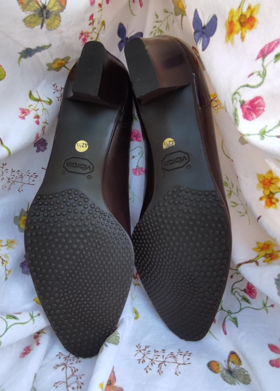 Nieuw - Dames Miss Lady leren pumps maat 42.5, Vibram zolen, sterke hakken