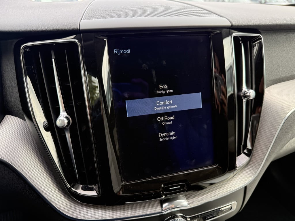 Volvo XC60 t5 255pk awd inscription| leder| stoel.verw| navi| getint glas