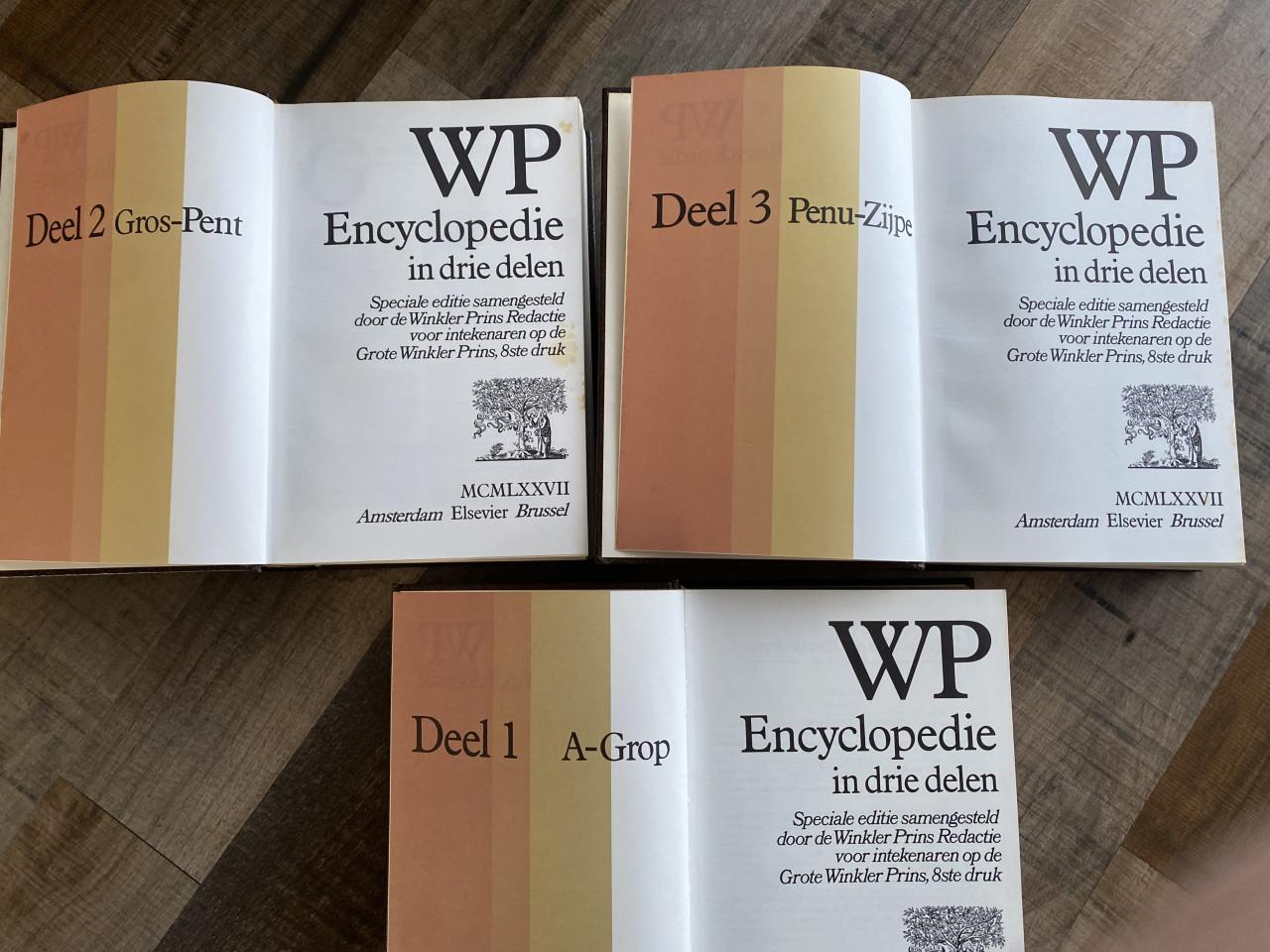 3 delen Winkler Prins Encyclopedie.