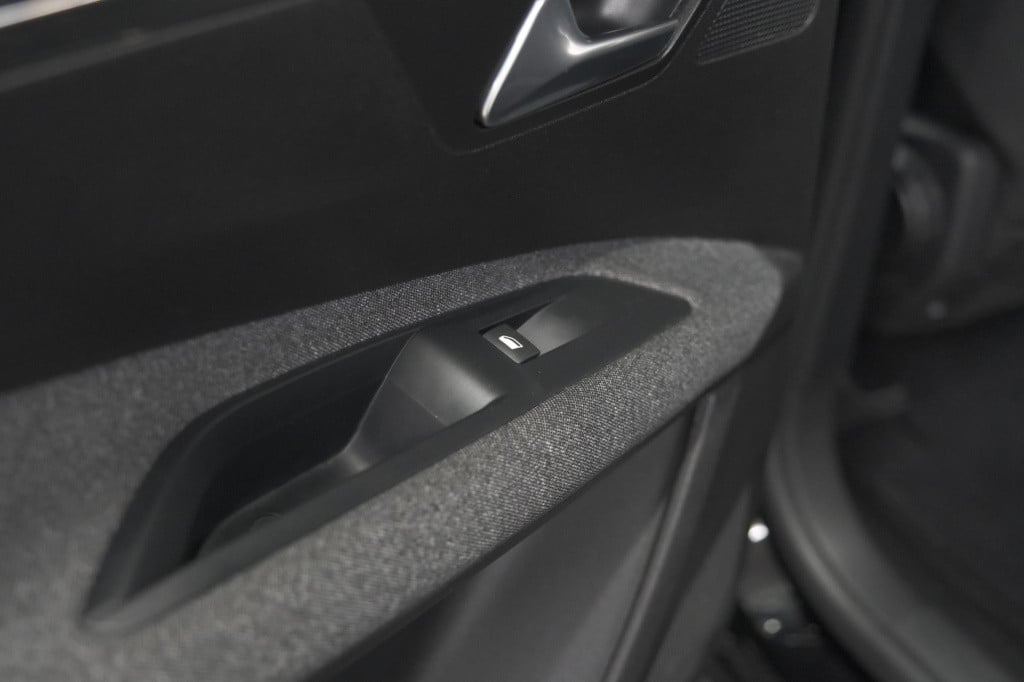 Peugeot 5008 puretech 130 eat8 active pack business | 7 zitplaatsen | camer