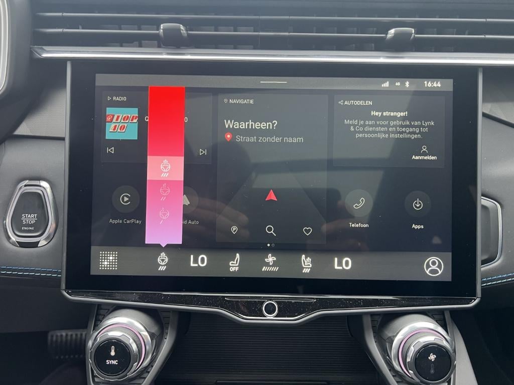 Lynk & Co 01 1.5 261pk plug in hybrid , black edition , pano dak,stuurverwa