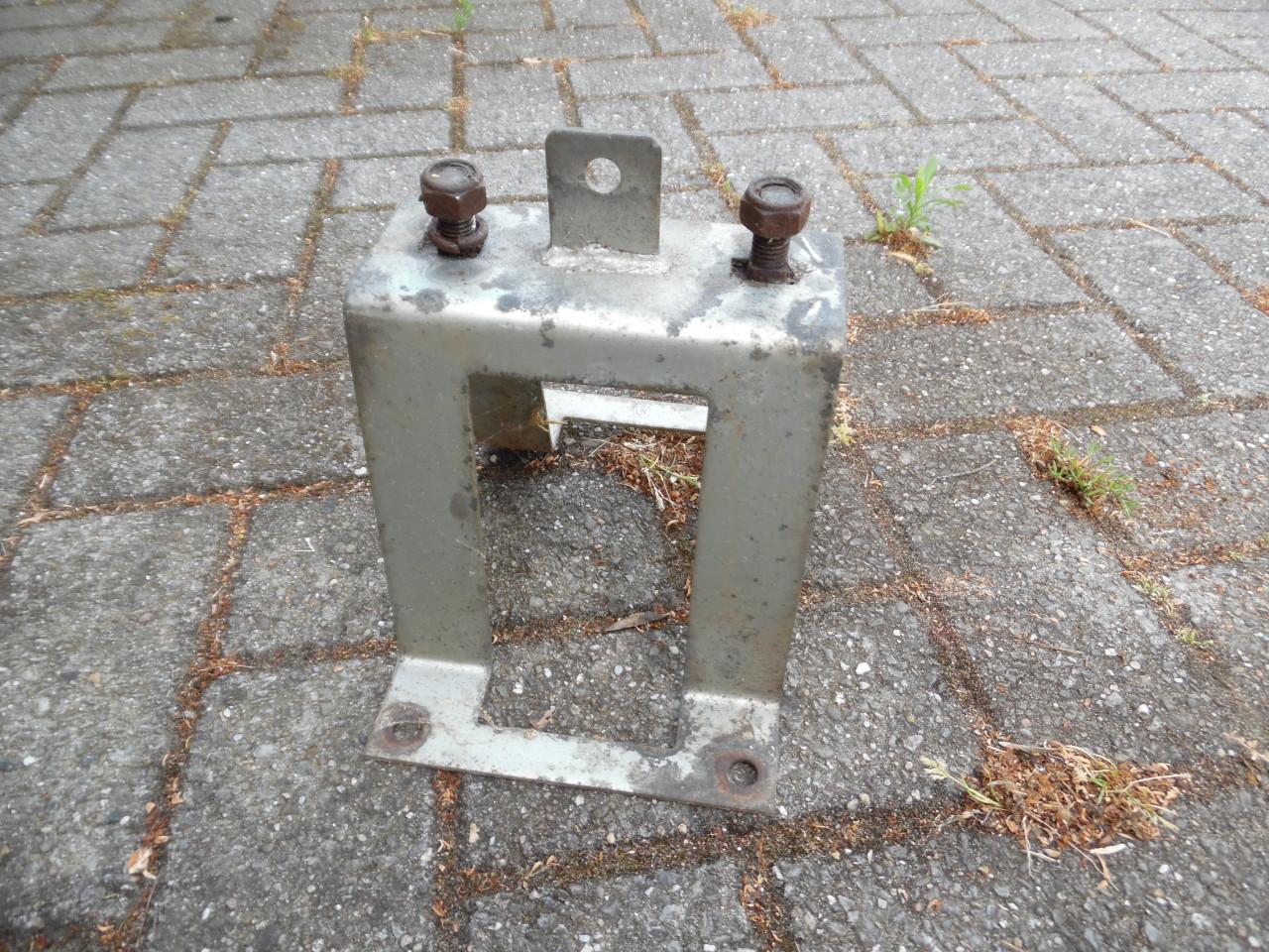 Reservewiel aanhanger met bevestigingssteun